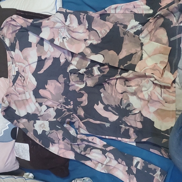 LuLaRoe Tops - Lularoe Elizabeth